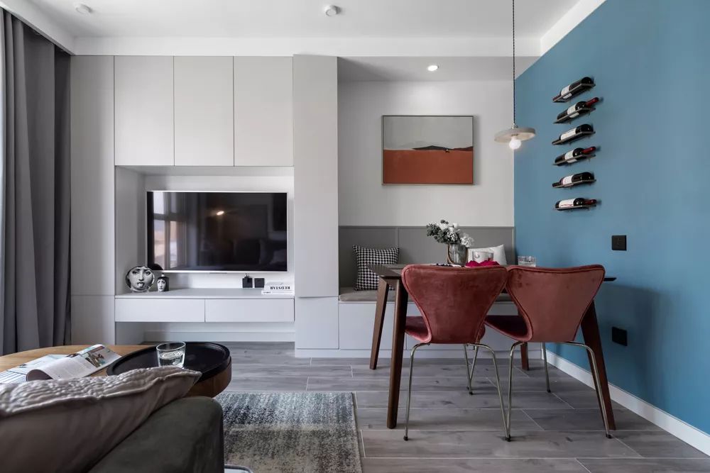 63平的簡約風(fēng)小戶型，臥室里還擠出了衣帽間，媲美樣板間