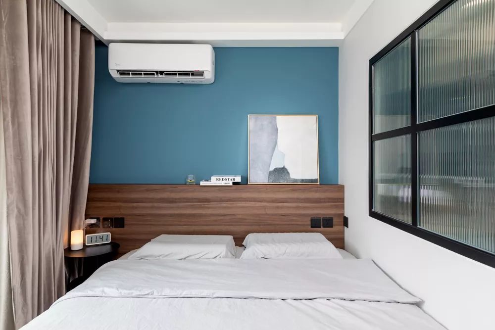 63平的簡約風(fēng)小戶型，臥室里還擠出了衣帽間，媲美樣板間