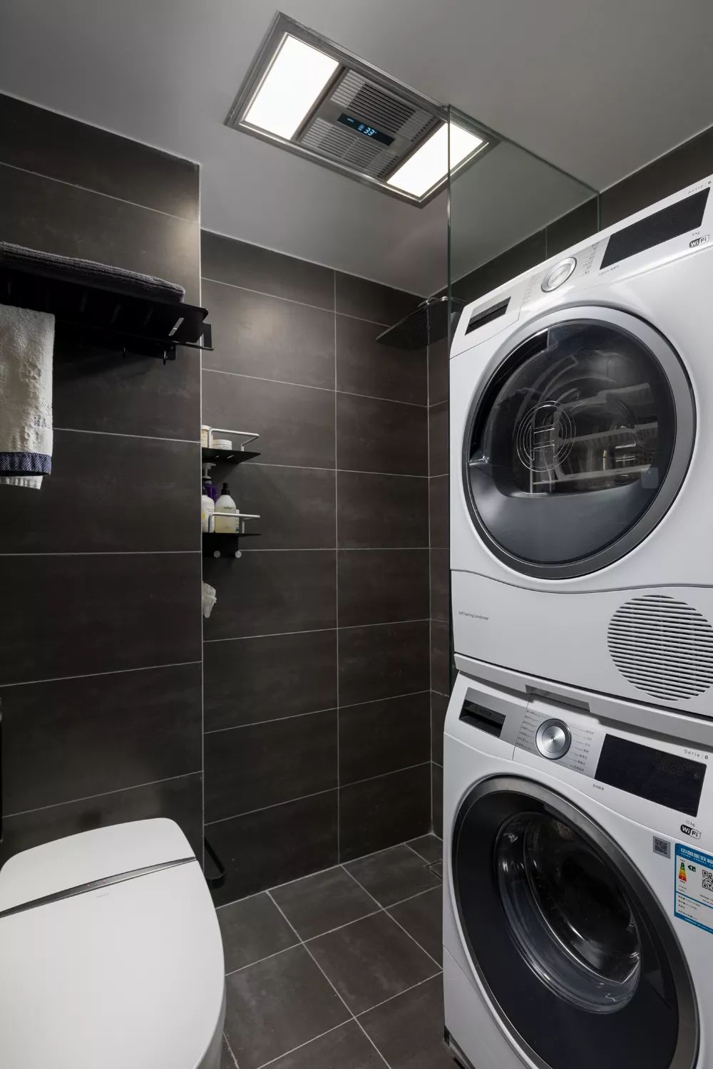 63平的簡約風(fēng)小戶型，臥室里還擠出了衣帽間，媲美樣板間