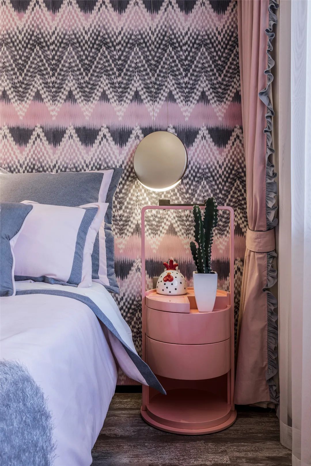 125㎡優(yōu)雅新中式，加入很多中式元素裝飾，營造氛圍感